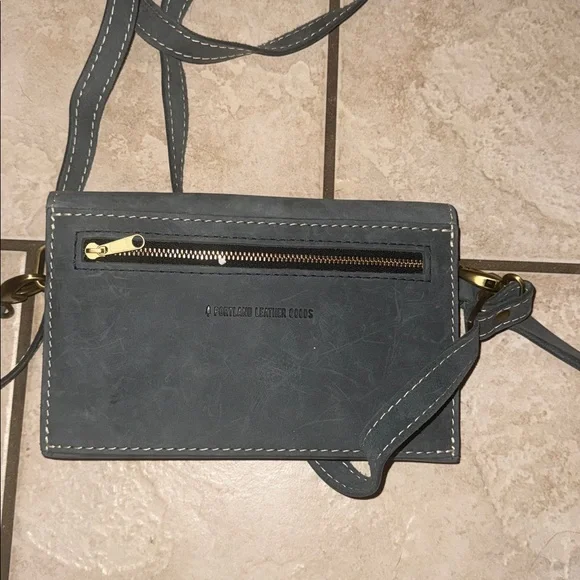 NWOT Portland Leather Goods Envelope Clutch Crossbody - Picture 5 of 7